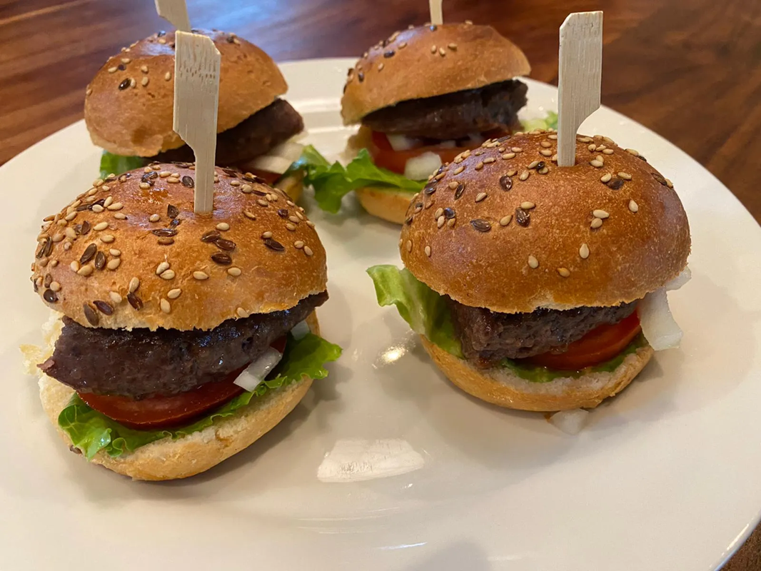 Buffelburgers op broodje